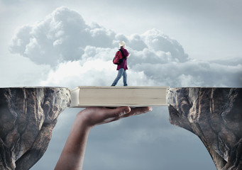 女生成考大专学什么专业好 怎么选择